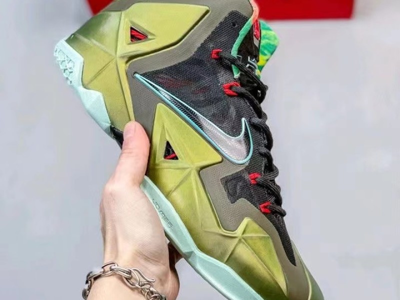 NIKE LEBRON 11 || Nike LeBron 11 King's Pride - Modo Zapatillas | zapatillas en descuento